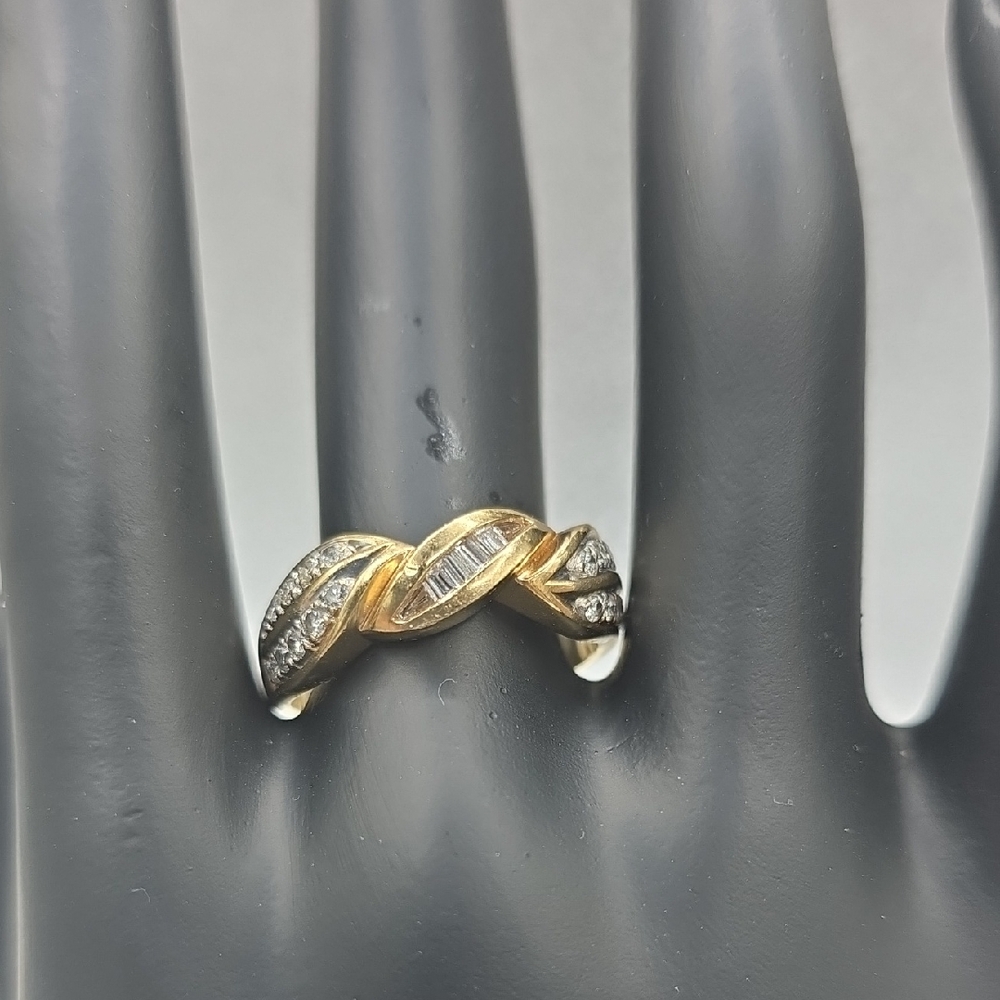 Elegant Gold and Silver Women's Ring